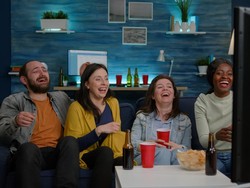 6 Ciri Kepribadian Orang yang Suka Maraton Series