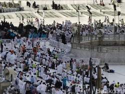 Pelataran Masjidil Haram Mulai Ramai Jemaah Haji dari Berbagai Negara
