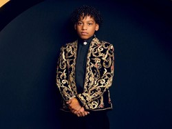 Karya Desainer Indonesia di Balik Jaket yang Dipakai Pemeran Michael Jackson Muda