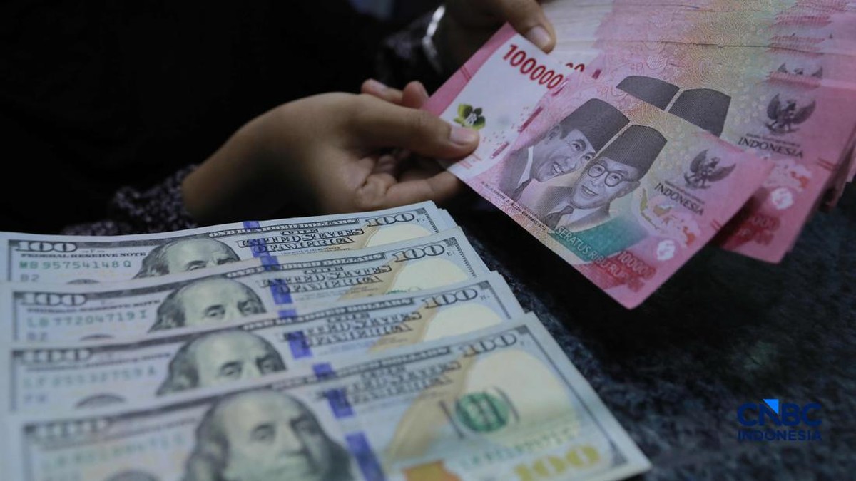 Dolar AS Mepet Rp 17.400, Mandiri-CIMB Niaga Sudah Jual Segini!