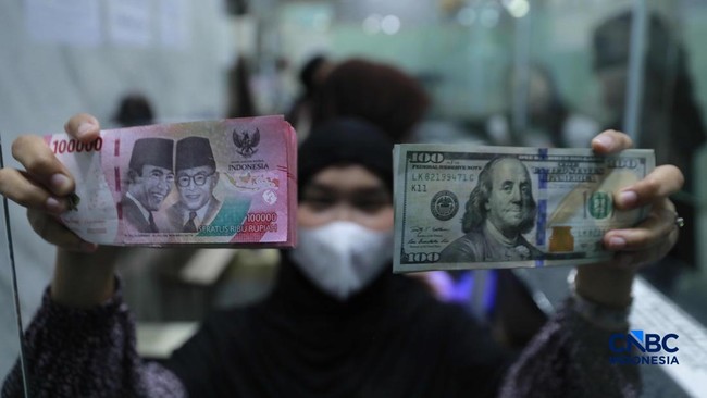 Rupiah Overshooting, Ekonom Sarankan BI Tunjukkan Tightening Bias
