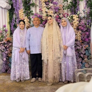 Digendong Ayah Sambung, 7 Momen Haru Pengajian & Siraman Syifa Hadju Jelang Nikah