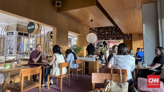 Ada nan berbeda di Metro Dept Store Plaza Senayan. Untuk pertama kalinya dalam tiga dekade, area ini menghadirkan tenant F&B.