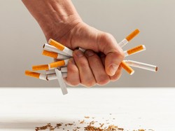 Inggris Umumkan Larangan Merokok Bagi Orang yang Lahir Setelah Tahun 2008