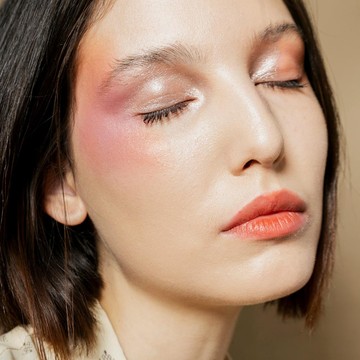 4 Tips Bikin Eye Makeup yang Cantik untuk Tampil Beda