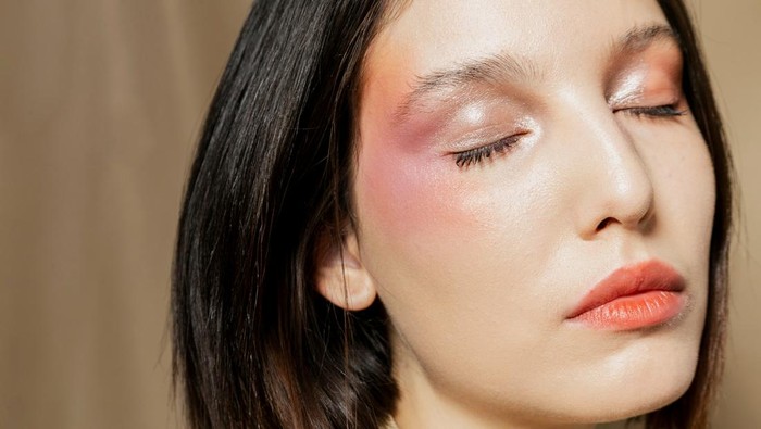 4 Tips Bikin Eye Makeup yang Cantik untuk Tampil Beda