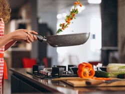 6 Ciri Kepribadian Orang yang Jago Masak, Kreatif, dan Penuh Perhatian