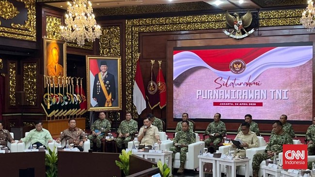 Mantan Panglima TNI dan purnawirawan jenderal berkumpul di Kemenhan untuk silaturahmi. Menhan Sjafrie Sjamsoeddin sampaikan informasi strategis pertahanan.