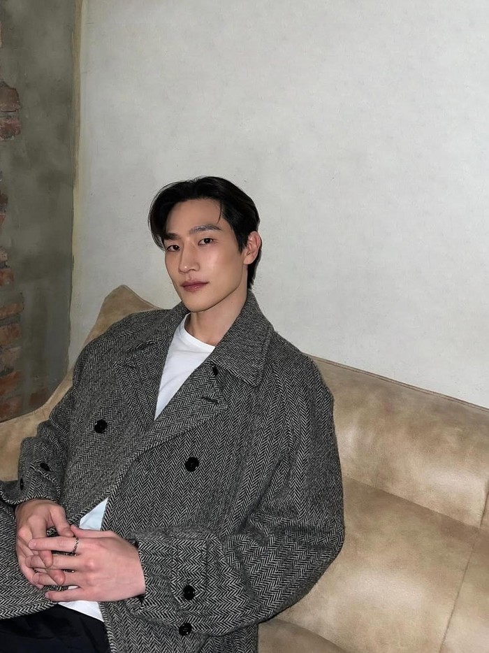 Memulai debut akting di tahun 2015, kini Noh Sang Hyun semakin aktif membintangi berbagai proyek film hingga serial drama./ Foto: instagram.com/steveshnoh