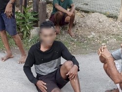 Tertangkap Basah Curi 2 Helm di Garasi Rumah, Pria Dihajar Massa