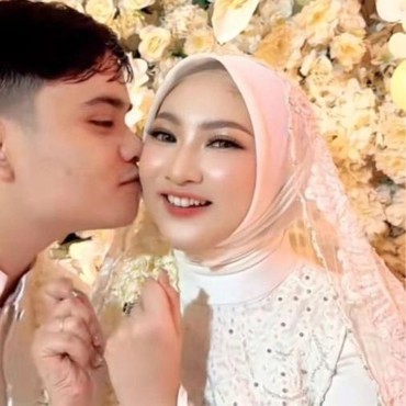 Denada 'Hadir', Intip 7 Foto Pernikahan Kedua Ressa Rizky Rossano dengan Fita
