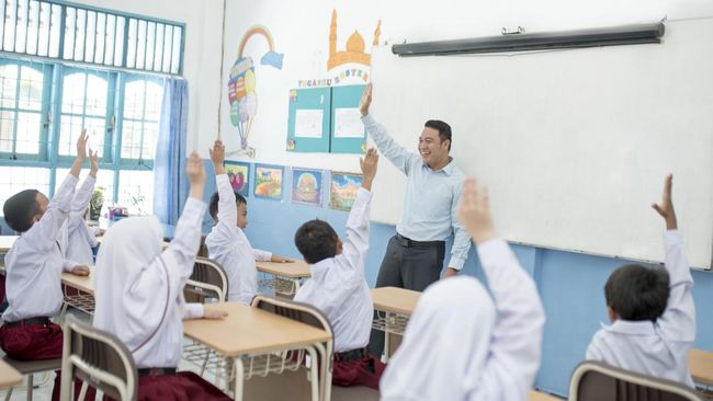 15 Contoh Pidato Hari Pendidikan Nasional untuk Acara Sekolah dan Ujian Praktek