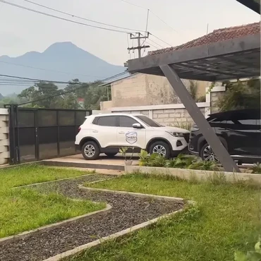 7 Penampakan Rumah Bobby Tince di Kaki Gunung Salak bak Menyatu dengan Alam