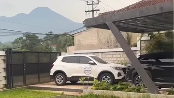 Berita Viral Selebriti dari InsertLive : 7 Penampakan Rumah Bobby Tince di Kaki Gunung Salak bak Menyatu dengan Alam