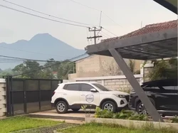 7 Penampakan Rumah Bobby Tince di Kaki Gunung Salak bak Menyatu dengan Alam