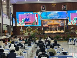 Kemdiktisaintek Ungkap Lulusan Guru Membludak, Dokter Bisa Oversupply pada 2028