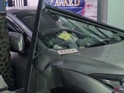 Nenek 71 Tahun Tabrak Depot Galon di Grogol Jakbar, 1 Pembeli Luka