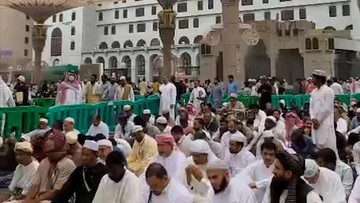 Salat Jumat Perdana Jemaah Haji RI di Masjid Nabawi Madinah