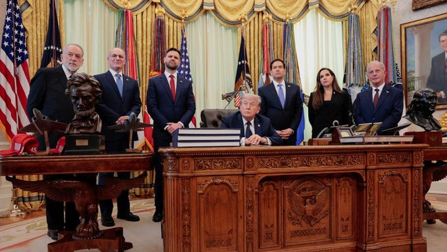 Israel dan Lebanon sepakat untuk melanjutkan gencatan senjata selama tiga pekan, usai pertemuan yang dimediasi Trump di Gedung Putih.