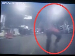 Viral Video Anak Punk Tabrakkan Diri ke Mobil di Pekalongan