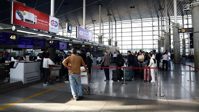 Bandara utama Teheran kembali buka sebagian penerbangan internasional, menandai pemulihan mobilitas udara Iran.