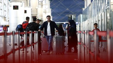 FOTO: Bandara di Iran Buka Kembali Penerbangan Intermasional