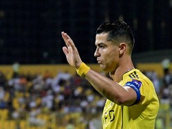 Cristiano Ronaldo Mau Buka Puasa: Dua Trofi Sekaligus