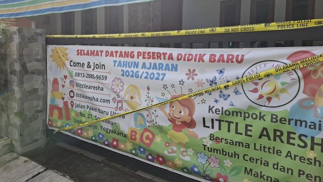Polisi menggerebek daycare Little Aresha di Yogyakarta terkait dugaan penganiayaan anak. Orang tua khawatir dan menuntut penanganan kasus secara tuntas.