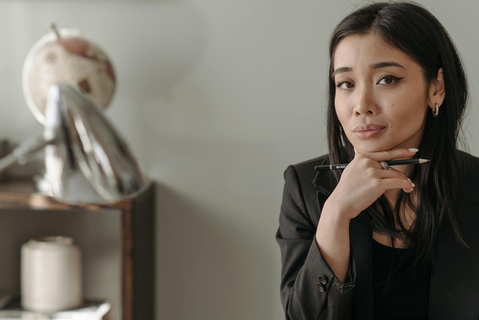Capricorn adalah zodiak yang paling sulit dibohongi karena pikiran mereka yang logis. Sifat praktis dan analitis mereka membuat mereka sangat tidak mudah terpengaruh orang.