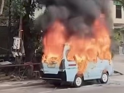 Tak Terima Ditegur soal Serobot Antrean, Sopir Angkot di Tanah Abang Bakar Korban