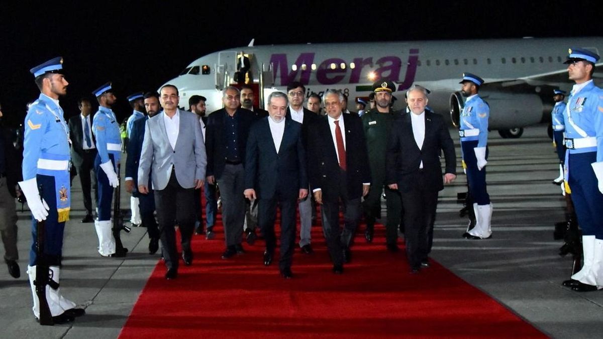 FOTO: Menlu Iran Tak Mau Temui Perwakilan AS di Pakistan