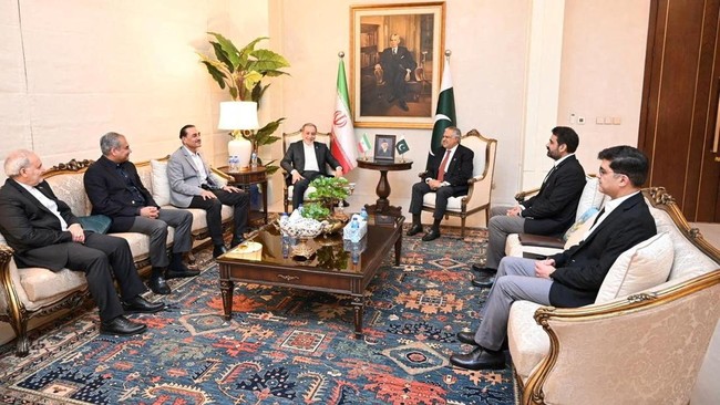 Pemerintah Amerika Serikat (AS) mengklaim akan menggelar pembicaraan langsung dengan Iran di Pakistan pada akhir pekan ini. Namun, klaim itu dibantah Iran.