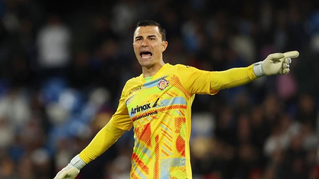 Emil Audero menggagalkan tendangan penalti Scott McTominay saat Cremonese takluk 0-4 dari Napoli pada pekan ke-34 Liga Italia.