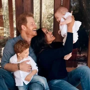 Pangeran Harry dan Meghan Markle Dikabarkan Dadakan Kembali ke Inggris, Pulang ke Istana?