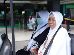 Kisah Nenek 85 Tahun Penjual Cilok Nabung Rp10 Ribu/Hari demi Naik Haji