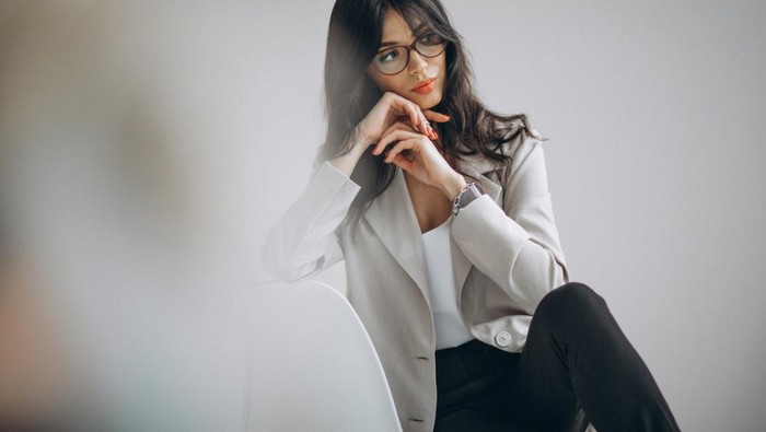 Scorpio adalah zodiak introvert yang punya jiwa pemimpin dengan kekuatan pada strategi, keberanian, dan aura dominan.