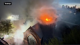 Detik-detik Kebakaran Gereja Bersejarah Usia 187 Tahun di New York