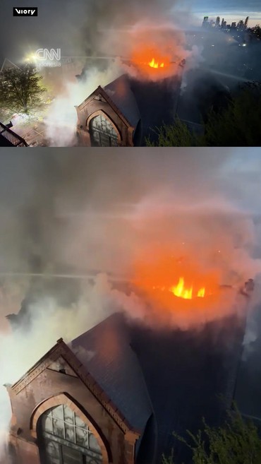 Detik-detik Kebakaran Gereja Bersejarah Usia 187 Tahun di New York