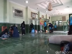 Inspiratif! 500 Relawan Beragam Daerah Bersih-bersih Masjid di Tulungagung