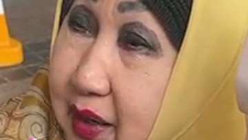 Berita Seputar Selebriti Insertlive Terkini : Video: Dewi Motik Pamer Souvenir-Puji Sikap Orang Tua El Rumi-Syifa Hadju