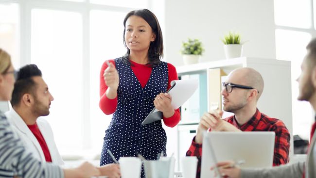 5 Ciri Orang yang Tanpa Disadari Punya Aura Pemimpin