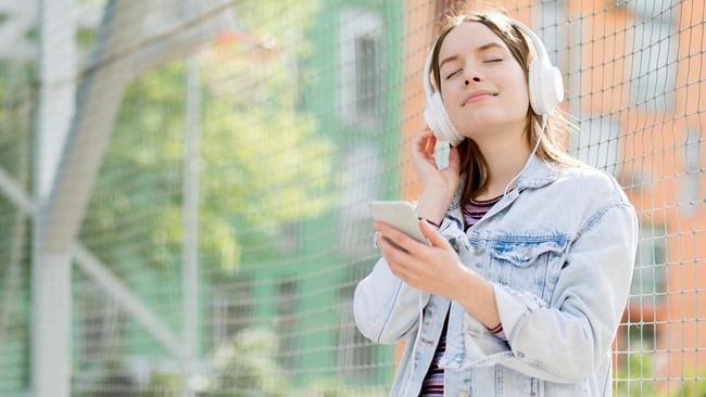 6 Ciri Kepribadian Orang yang Suka Putar Playlist Indie