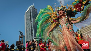 FOTO: Jalur CFD Bundaran HI Disulap Jadi Panggung Budaya