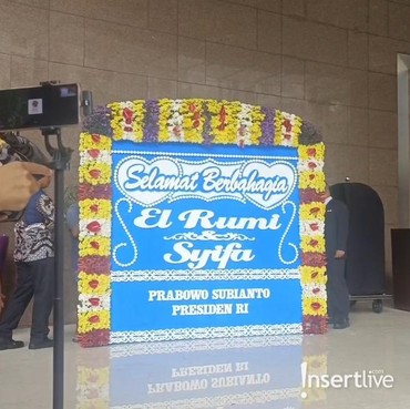 Potret Karangan Bunga dari Presiden Prabowo untuk El Rumi dan Syifa Hadju