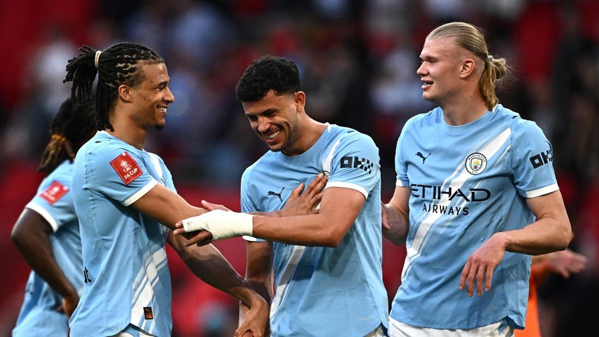 Guardiola Tak Mau Sesumbar Man City Raih Treble Musim Ini