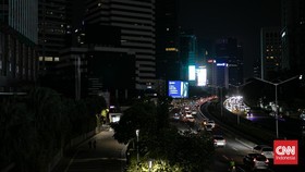 Pemerintah Provinsi (Pemprov) DKI Jakarta akan memadamkan lampu selama satu jam di berbagai titik pada Sabtu (13/6) malam sebagai bagian dari peringatan Hari Bumi. (CNN Indonesia/Adi ibrahim)