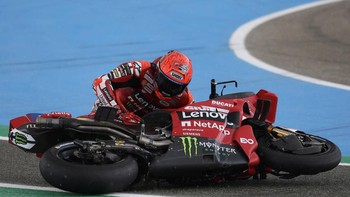 FOTO: Marc Marquez Jatuh dan Menang di Sprint Race MotoGP Spanyol