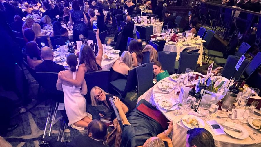 Seorang pemasok Secret Service Amerika Serikat (AS) dilaporkan tertembak di aktivitas White House Correspondents' Dinner pada Sabtu (26/4/2026) malam. (REUTERS/Bo Erickson)