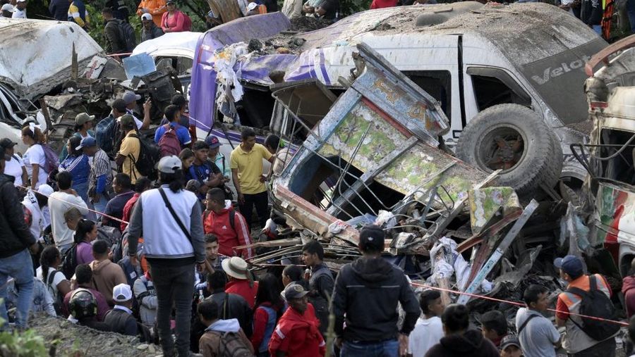 Serangan peledak mengguncang wilayah rawan bentrok di barat daya Kolombia, Sabtu (25/4/2026). Peristiwa tersebut menewaskan tujuh orang dan melukai lebih dari 20 lainnya. (AFP/JOAQUIN SARMIENTO)