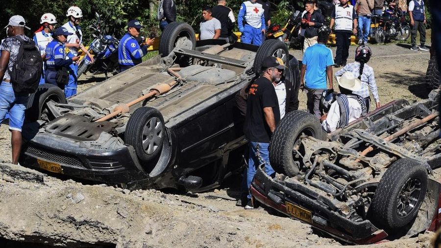 Serangan peledak mengguncang wilayah rawan bentrok di barat daya Kolombia, Sabtu (25/4/2026). Peristiwa tersebut menewaskan tujuh orang dan melukai lebih dari 20 lainnya. (AFP/FRANCISCO CALDERON)